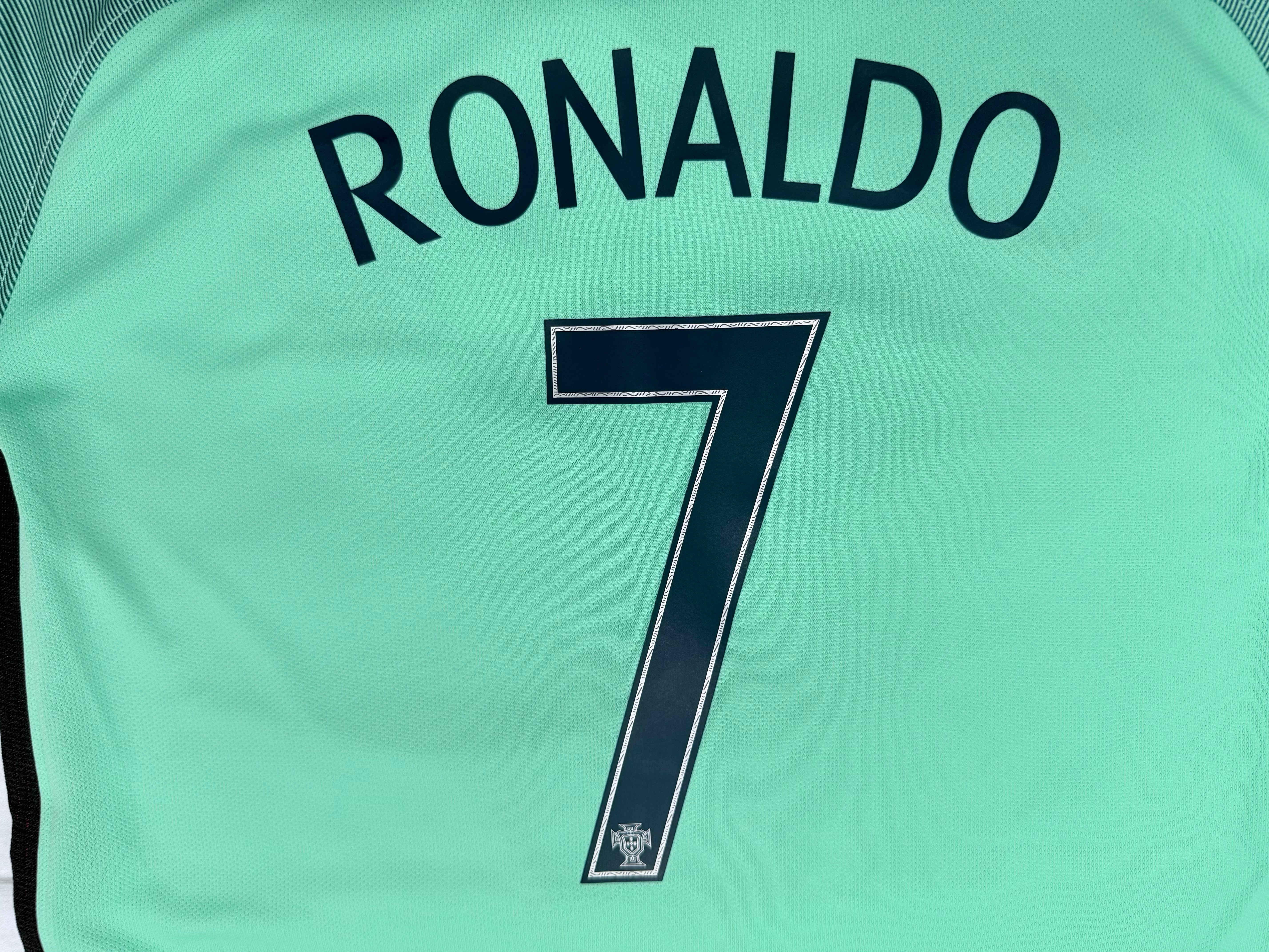 Youth Ronaldo Retro Jersey Portugal Kit (Jersey+Shorts)