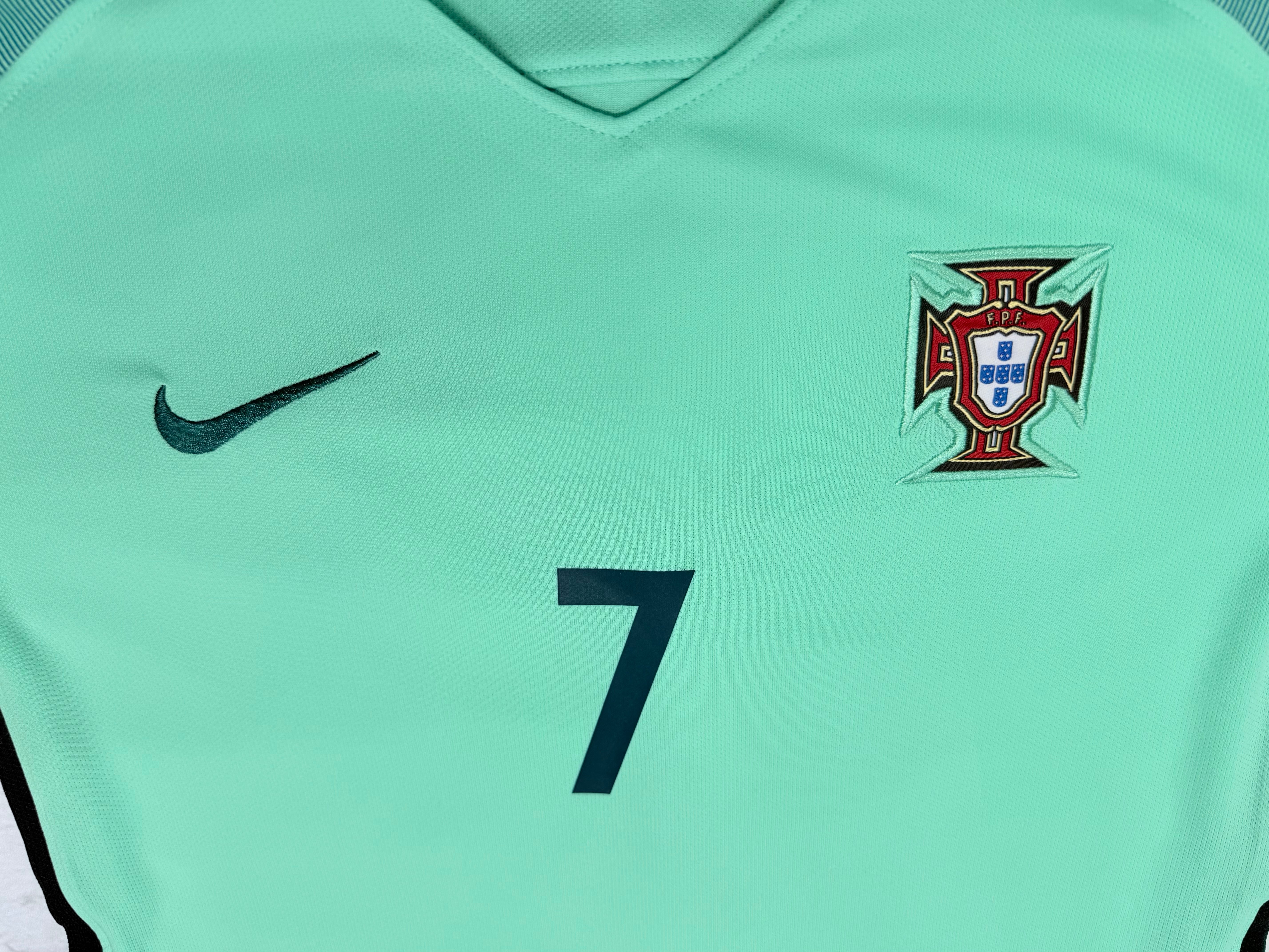 Youth Ronaldo Retro Jersey Portugal Kit (Jersey+Shorts)